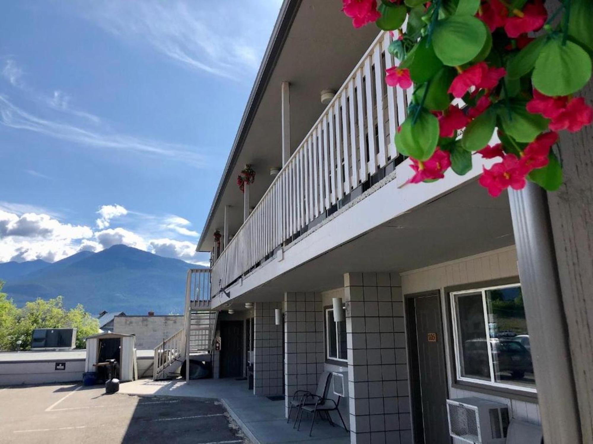 Canterbury Inn Invermere Buitenkant foto