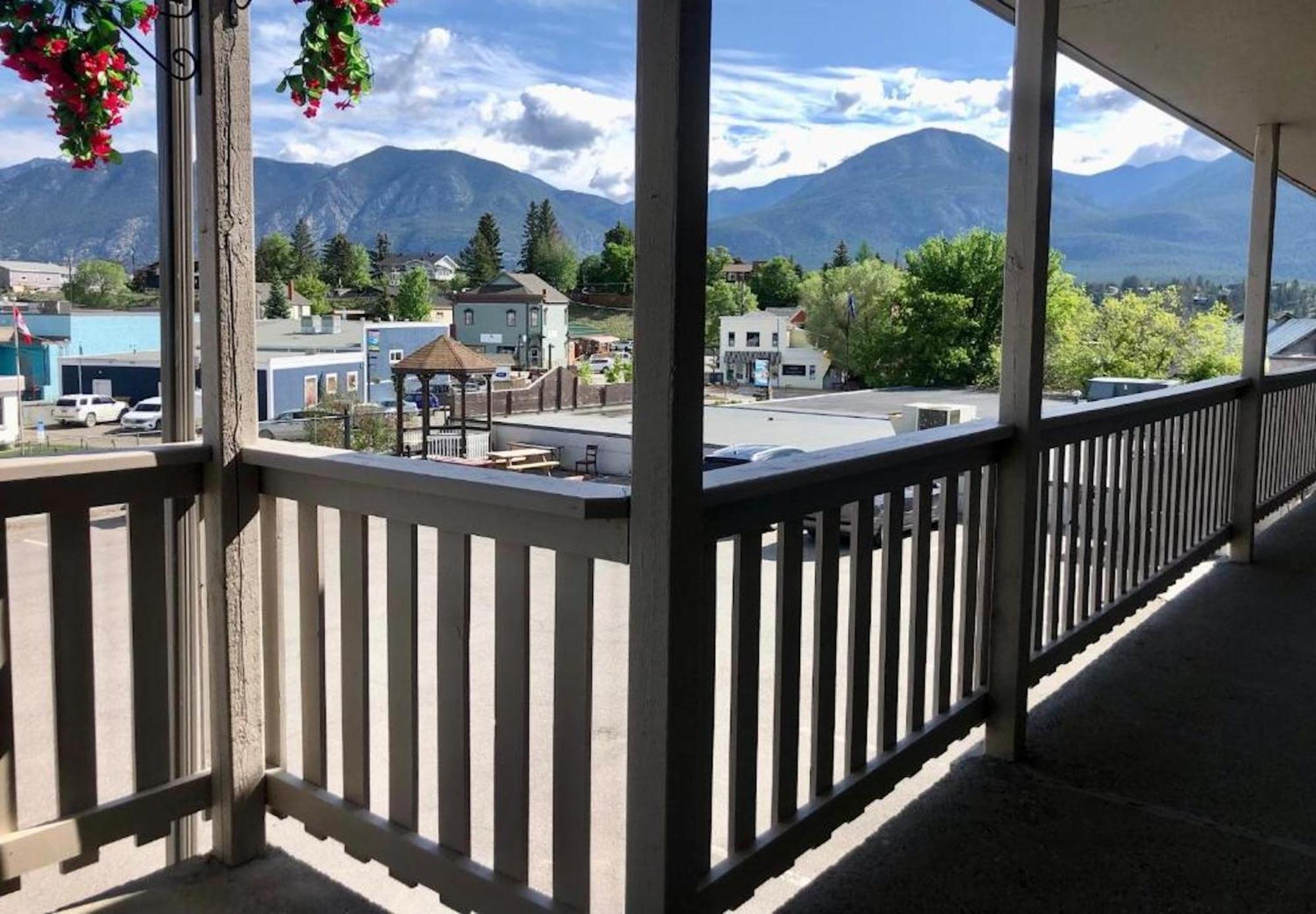 Canterbury Inn Invermere Buitenkant foto